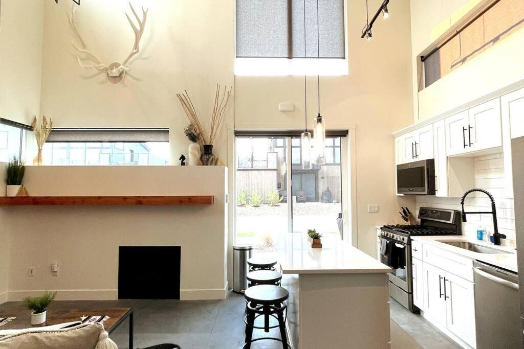Brand New Upscale Home- Best Location! 怀特菲什 外观 照片