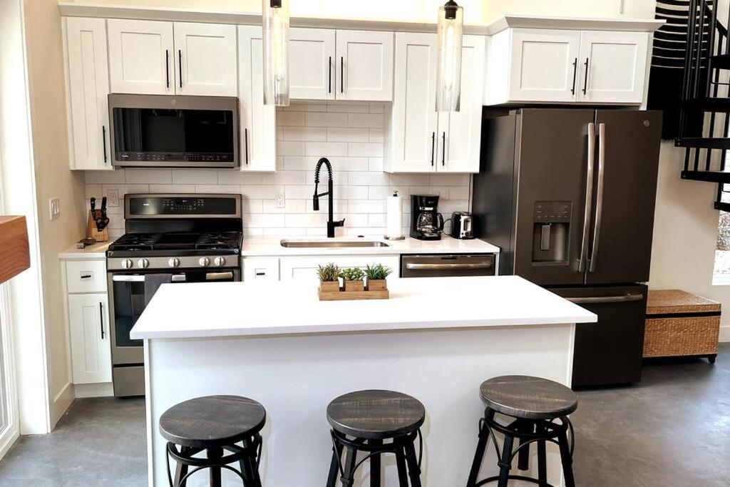 Brand New Upscale Home- Best Location! 怀特菲什 外观 照片