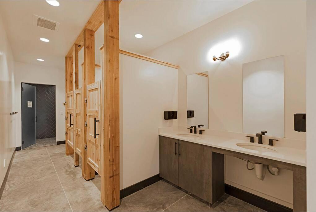 Brand New Upscale Home- Best Location! 怀特菲什 外观 照片